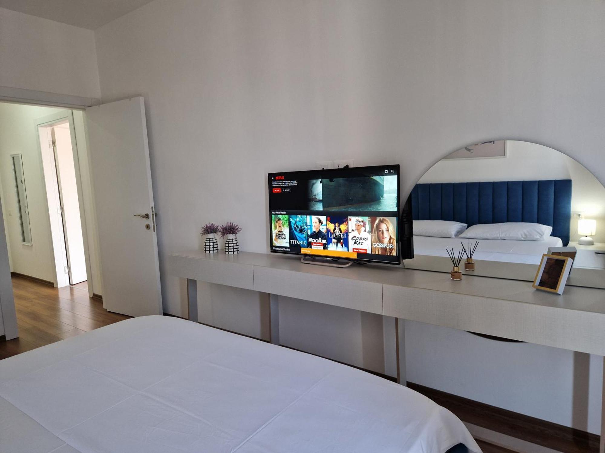 Red & White Palace Apartment Tiranë Eksteriør bilde